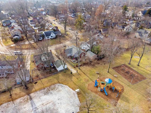 19980 W Clairview Court, Grosse Pointe Woods, MI 48236