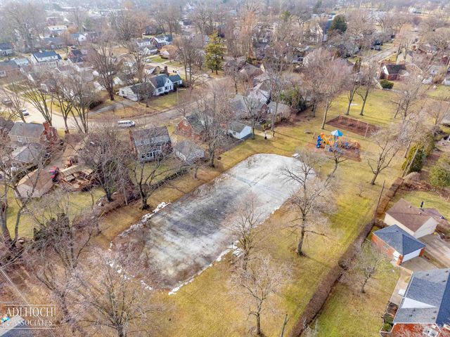 19980 W Clairview Court, Grosse Pointe Woods, MI 48236