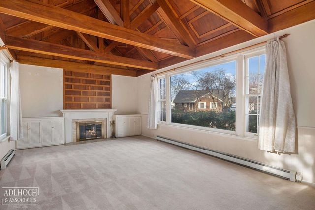 19980 W Clairview Court, Grosse Pointe Woods, MI 48236