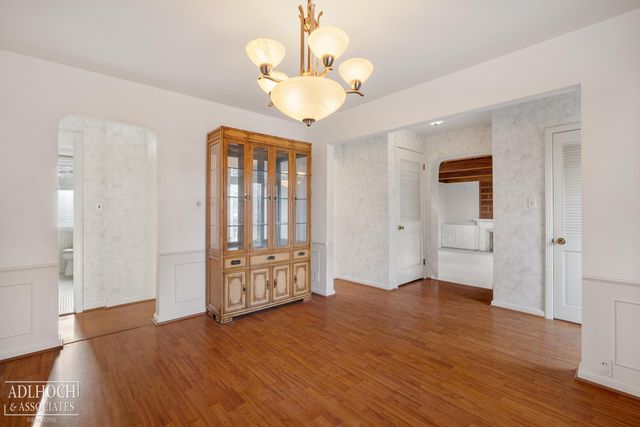 19980 W Clairview Court, Grosse Pointe Woods, MI 48236