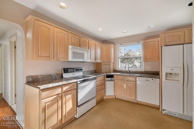 19980 W Clairview Court, Grosse Pointe Woods, MI 48236