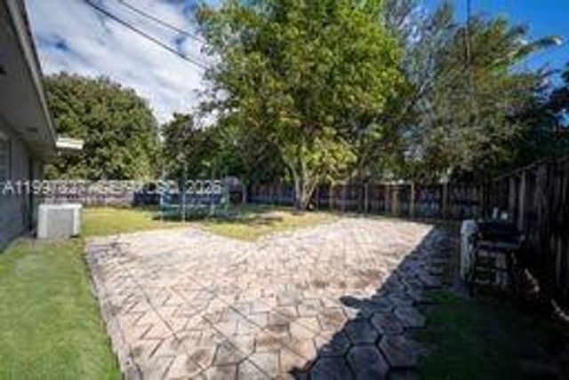 13645 NW 3rd Ave, North Miami, FL 33168