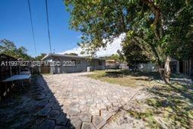 13645 NW 3rd Ave, North Miami, FL 33168