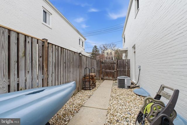 4848 RESERVOIR RD NW, Washington, DC 20007