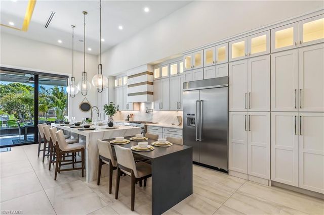 160 SW 52nd TER, Cape Coral, FL 33914