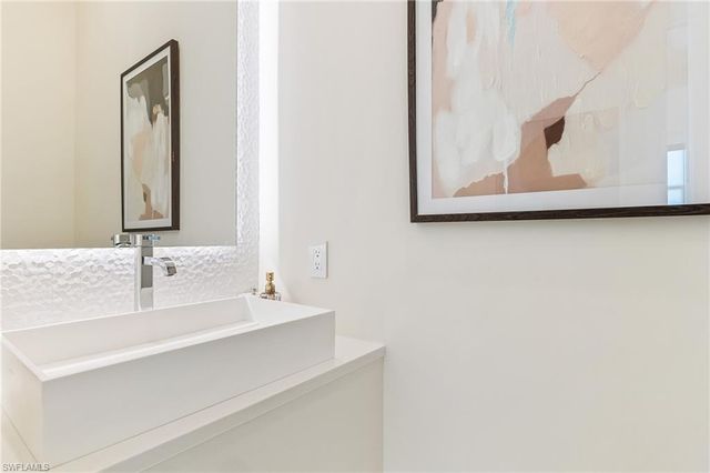 160 SW 52nd TER, Cape Coral, FL 33914