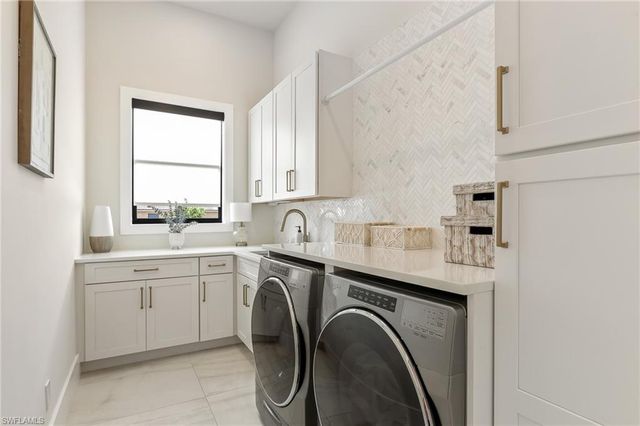 160 SW 52nd TER, Cape Coral, FL 33914