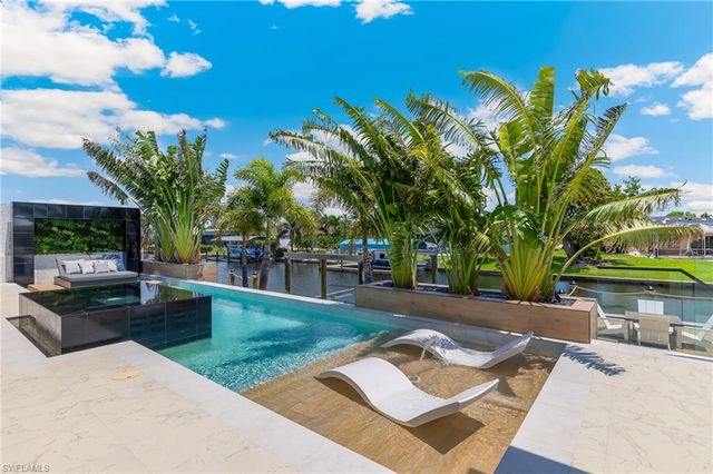 160 SW 52nd TER, Cape Coral, FL 33914