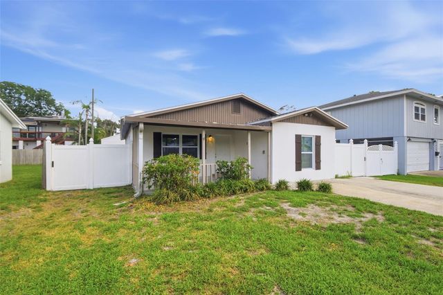 1842 SHORE ACRES BOULEVARD NE, St Petersburg, FL 33703
