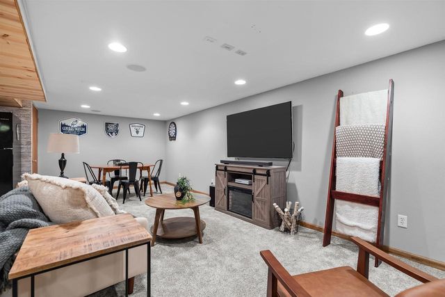 978 EVANS STREET, Neenah, WI 54956