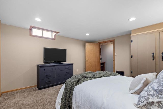 978 EVANS STREET, Neenah, WI 54956