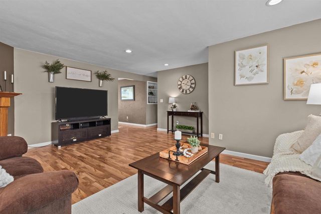 978 EVANS STREET, Neenah, WI 54956