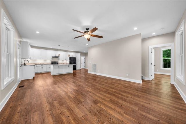 488 Prater Rd, Smithville, TN 37166