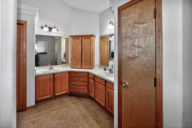 8244 Anna AVENUE, Waterford, WI 53185