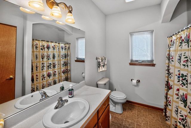 8244 Anna AVENUE, Waterford, WI 53185