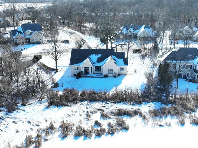 8244 Anna AVENUE, Waterford, WI 53185