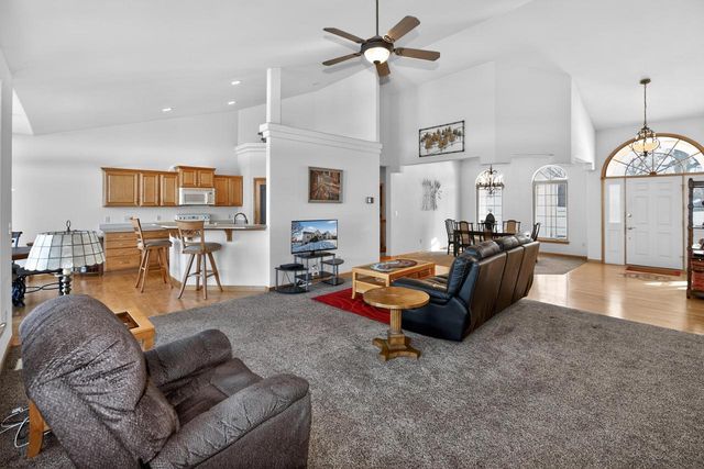 8244 Anna AVENUE, Waterford, WI 53185