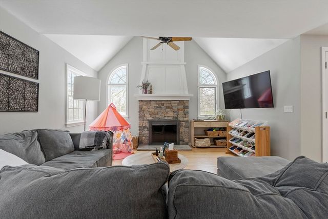 99 Flagler Dr, Holden, MA 01520