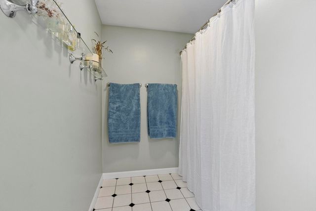 99 Flagler Dr, Holden, MA 01520