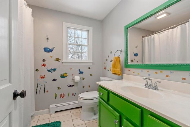 99 Flagler Dr, Holden, MA 01520