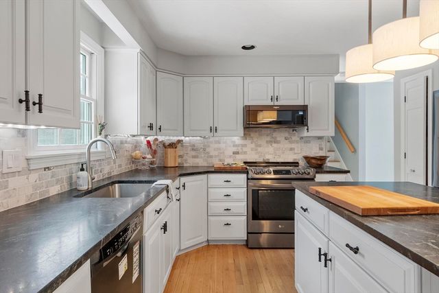 99 Flagler Dr, Holden, MA 01520