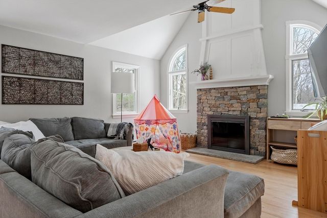 99 Flagler Dr, Holden, MA 01520