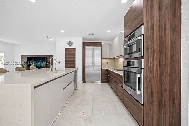 10957 NW 73rd Ter, Doral, FL 33178
