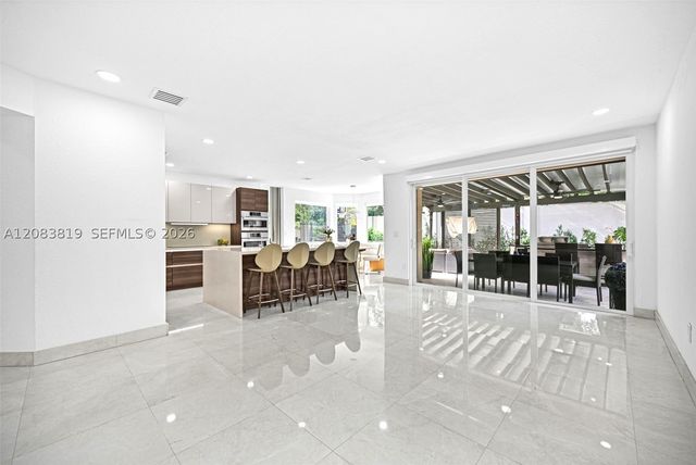 10957 NW 73rd Ter, Doral, FL 33178