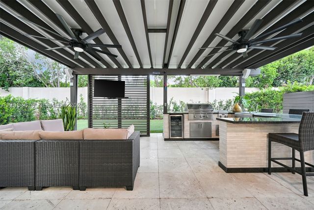 10957 NW 73rd Ter, Doral, FL 33178