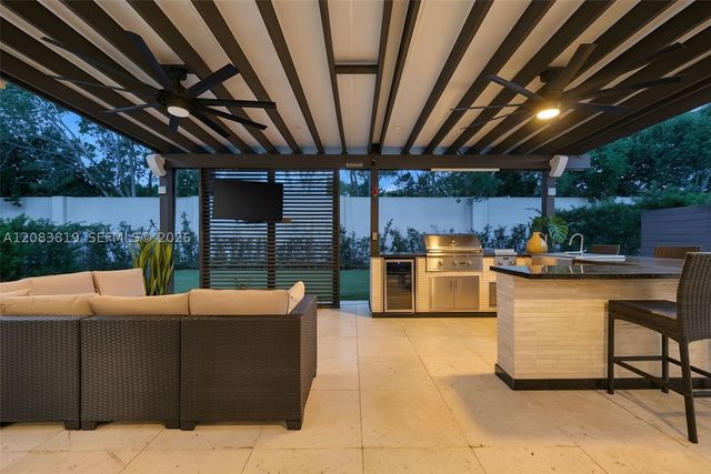 10957 NW 73rd Ter, Doral, FL 33178