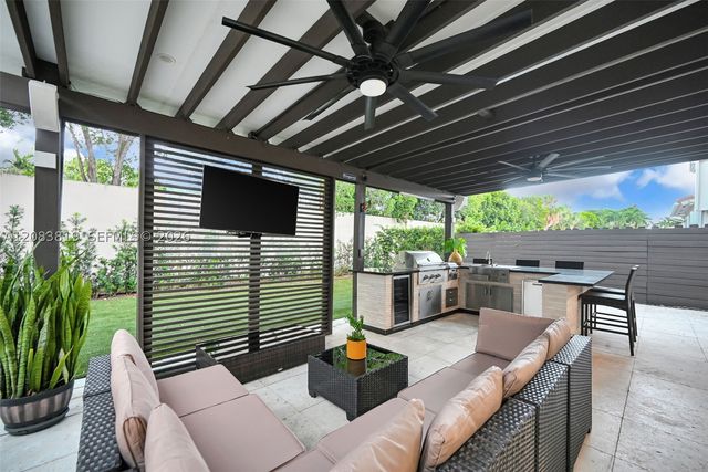 10957 NW 73rd Ter, Doral, FL 33178