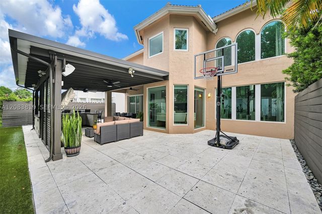 10957 NW 73rd Ter, Doral, FL 33178