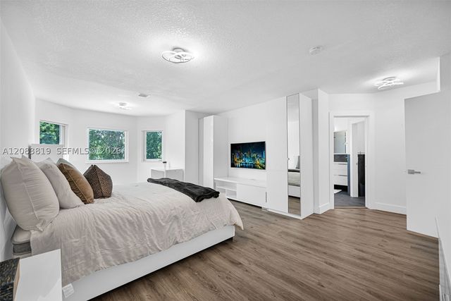 10957 NW 73rd Ter, Doral, FL 33178