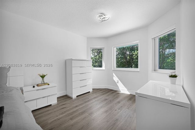 10957 NW 73rd Ter, Doral, FL 33178