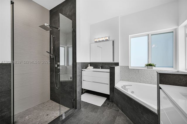 10957 NW 73rd Ter, Doral, FL 33178