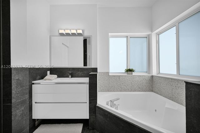 10957 NW 73rd Ter, Doral, FL 33178