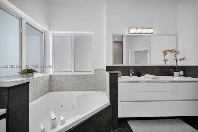 10957 NW 73rd Ter, Doral, FL 33178