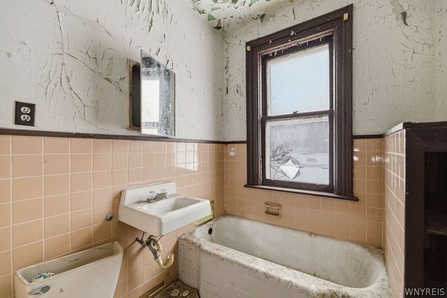 364 9th Street, Niagara Falls, NY 14303