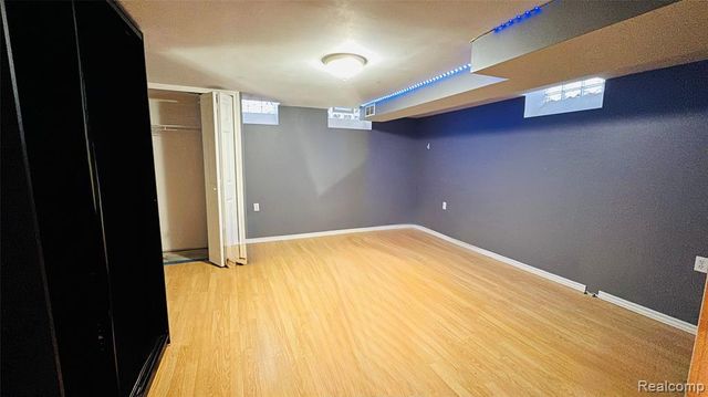 4867 Shell Court, Warren, MI 48091