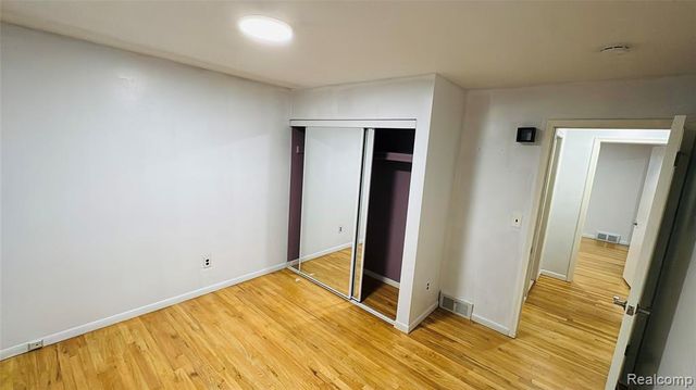 4867 Shell Court, Warren, MI 48091