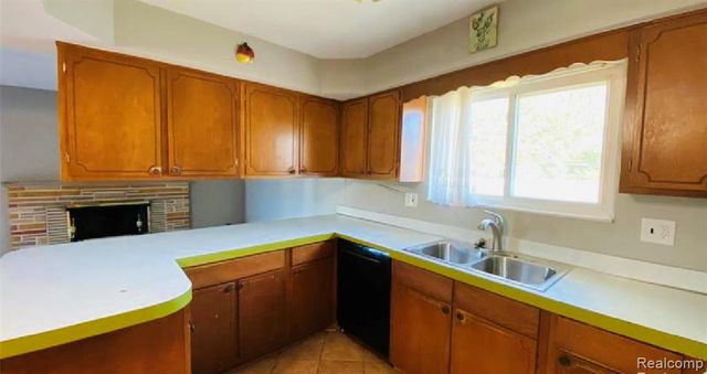 4867 Shell Court, Warren, MI 48091