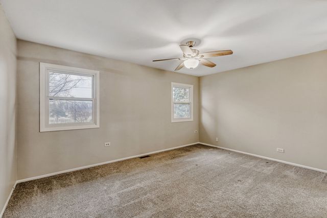 951 Brown Deer Drive, Westmont, IL 60559