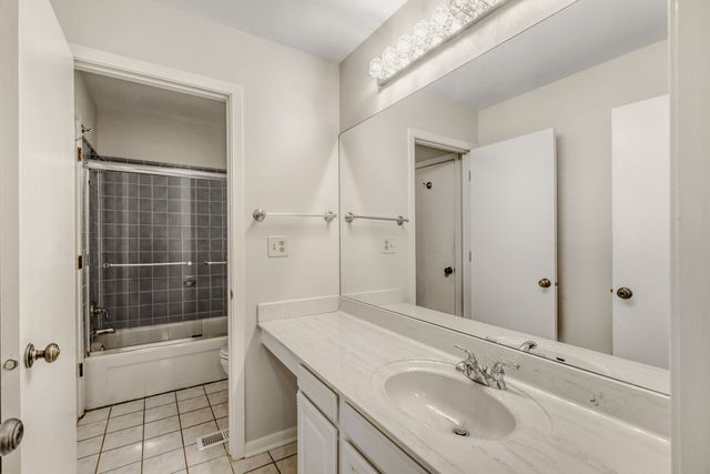 951 Brown Deer Drive, Westmont, IL 60559