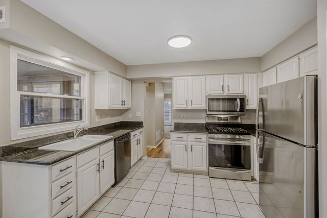 951 Brown Deer Drive, Westmont, IL 60559