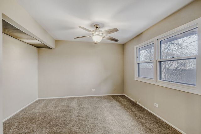 951 Brown Deer Drive, Westmont, IL 60559