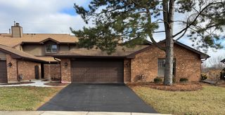 951 Brown Deer Drive, Westmont, IL 60559