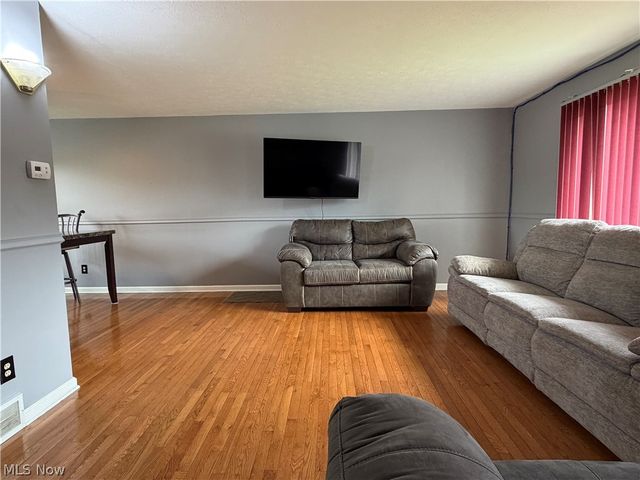 24881 Ridgeline Drive, Bedford Heights, OH 44146
