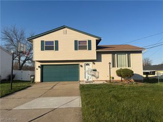 24881 Ridgeline Drive, Bedford Heights, OH 44146