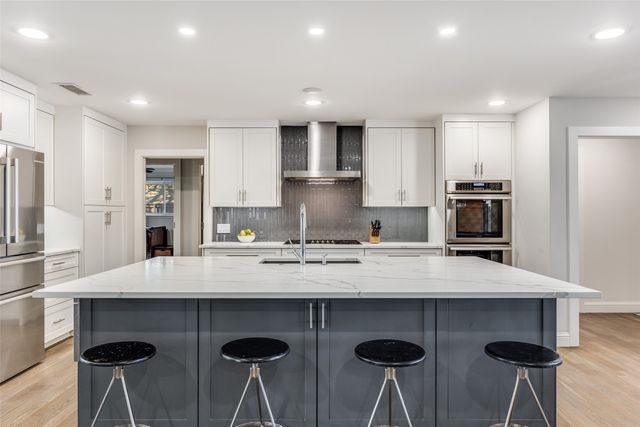 3851 Regent Drive, Dallas, TX 75229