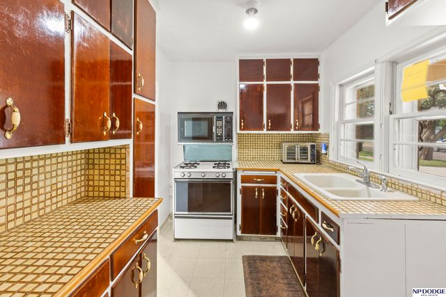 2134 N D Street, Fremont, NE 68025